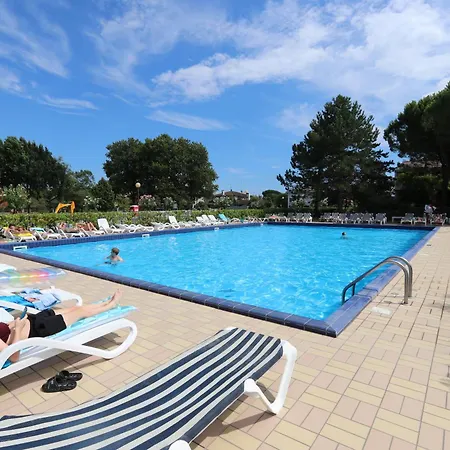 Villaggio Dei Fiori Бибионе